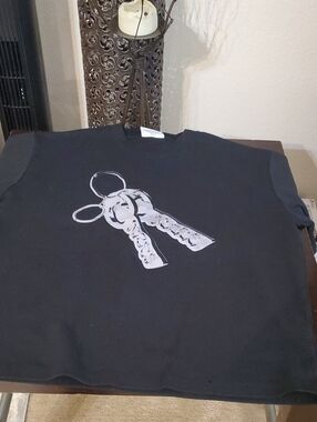 Source Unknown Black Short Sleeve Tee with Graphic